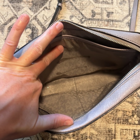 Michael kors purse - Picture 4 of 9